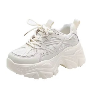 Nouvelles Baskets Plateformes Respirantes Tendance 2026 - Noir Blanc Décontractées à Semelle Épaisse en Cuir Véritable et Semelle Intermédiaire en Caoutchouc Automne-Été - Product Image 1