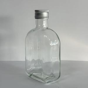Botella de vidrio de 200ml para bebida, jugo, café, licor, <span class=keywords><strong>Vodka</strong></span> <span class=keywords><strong>con</strong></span> tapa de Alunimun a prueba de manipulaciones - Product Image 2