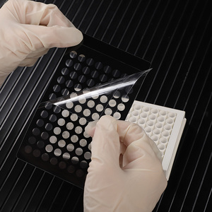 ฟิล์มปิดผนึก PCR แบบไม่ติด 96 ช่อง แผ่นใส ทนความร้อน พร้อมกาวสำหรับห้องปฏิบัติการ - Product Image 4