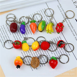 Llavero Creativo con Colgante de Frutas Simuladas: Uva, Fresa, Granada, Sandía - Product Image 2