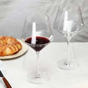 クリスマスのためのガラス製品高級クリスタル赤ワイングラスを飲むFAWLESステムワイングラス