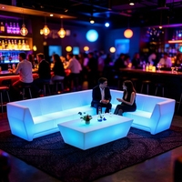 Ensemble de canapé et table basse lumineux à LED en PE moderne pour l'extérieur, idéal pour bars commerciaux, salons, boîtes de nuit, événements et fêtes - Garantie 2 ans
