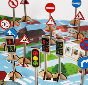 Modèle <span class=keywords><strong>de</strong></span> table <span class=keywords><strong>de</strong></span> sable <span class=keywords><strong>de</strong></span> scène avec barricades et feux <span class=keywords><strong>de</strong></span> circulation, jouet éducatif pour l'éveil des enfants, comprenant des <span class=keywords><strong>panneaux</strong></span> <span class=keywords><strong>de</strong></span> <span class=keywords><strong>signalisation</strong></span> <span class=keywords><strong>routière</strong></span> - Product Image 6