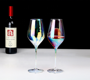 Carafe à vin en cristal soufflé à la main avec finition irisée pour aérer le vin, les spiritueux et les boissons lors de banquets de mariage - Product Image 3