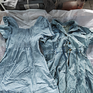 畅销优质女式牛仔连衣裙 女士二手服装批发 现货 - Product Image 1