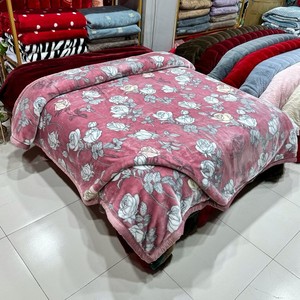 Manta Reversible con Estampado Floral Personalizado, 100% Poliéster, 4 kg, 2 Capas, Manta Coreana para Invierno - Product Image 2