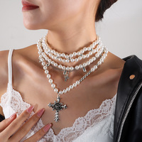 Collier croix gothique Collier ras du cou Bijoux de chandail long Collier de perles multicouches exagérées pour femmes