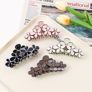 Soporte DOWELL personalizado exquisita flor diamante pequeña y creativa horquilla exuda un encanto elegante al por mayor garra para el cabello - Product Image 1