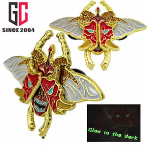 ダークメタルエナメルピンバッジで12年の工場カスタムグロー - Product Image 1