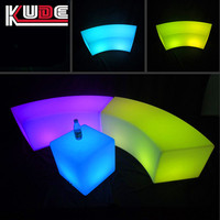 Meubles de bar d'extérieur modernes en rotomoulage lumineux à LED, banc LED, tabouret de bar, table lumineuse avec 16 couleurs changeantes