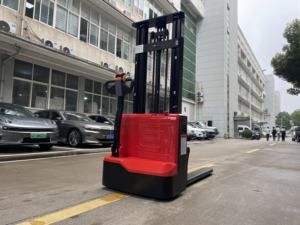 Gerbeur électrique 1500 kg 2,5 m 3,5 m 24 V Batterie au plomb-acide Pneus en polyuréthane Déplaceur latéral hydraulique Longueur de la fourche 1150 mm - Product Image 4