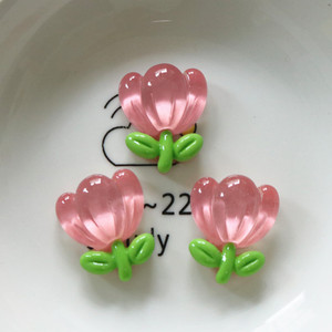 CHENXI Vente en gros 100 pièces Breloques en résine en forme de fleur de tulipe pour la décoration de coques de téléphone, boîtes à lunch et gobelets, Fleurs en résine - Product Image 5