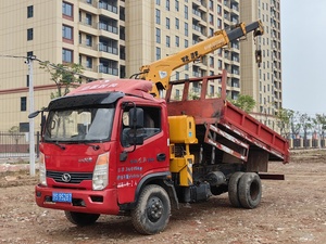 Grue montée sur camion de 4 tonnes d'occasion avec une hauteur de levage de 8 m et une benne basculante pour la construction urbaine et la manutention de matériaux - Product Image 5