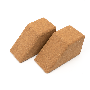 Logotipo personalizado eco amigável forma triangular forma cortiça de madeira natural bloco de yoga - Product Image 3