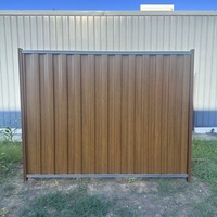Panneau de clôture métallique couleur anthracite avec dessus en treillis, écran d'intimité en acier ondulé, facilement assemblable pour chantier de construction