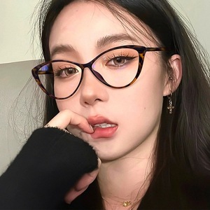 กรอบแว่นตาแบบ Cat Eye ทรงเต็มขอบ วัสดุเรซิ่น ป้องกันแสงสีฟ้า น้ำหนักเบา สำหรับทุกเพศ รุ่นปี 2025 - Product Image 3