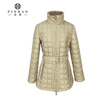 Classique léger matelassé femmes manteau mince Nylon tissus plié duvet de canard manteau avec ceinture en cuir matelassé doudounes dames