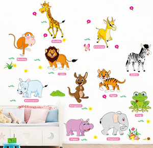 Autocollants muraux 3D d'animaux de la jungle pour les chambres d'enfants, décoration de porte de maison, art <span class=keywords><strong>mural</strong></span> en PVC avec des posters de lions, d'éléphants et de girafes de dessin animé, bricolage - Product Image 1