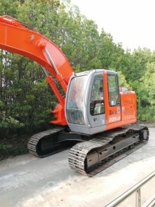 Used High Quality Excavators Hitachi Used Crawler Excavators Used Hitachi 225US Excavators With Original Spare Parts - Product Image 2