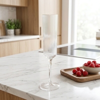 Flûtes à vin côtelées en plastique incassable 180 ml avec logo personnalisé, style nordique minimaliste, élégantes et réutilisables pour les fêtes