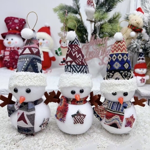 Venta al por mayor de adornos de Navidad Mini muñeco de nieve figuritas y muñeco de nieve gordito establece adornos de espuma para el cuerpo - Product Image 2