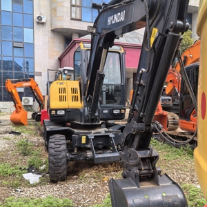 Mini-excavatrice Hyundai HW60 de 6 tonnes, équipement de construction d'occasion, modèle 2022, moteur Cummins contrôlé par PLC - Product Image 3