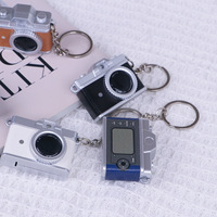 Mignon Miniature Rétro Caméra Porte-clés Pendentifs Petits Cadeaux avec Son Léger pour Étudiants et Amis Matière Plastique PVC