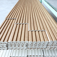 Panneau mural rainuré WPC pour intérieur, imperméable, ignifuge, décoration en grain de bois 3D, panneau mural WPC pour hôtel et bureau