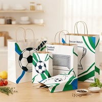 Sac en papier kraft avec logo personnalisé, vente en gros, sac cadeau en papier pour les fans de football, sac de shopping pour hommes et femmes, sac d'emballage écologique