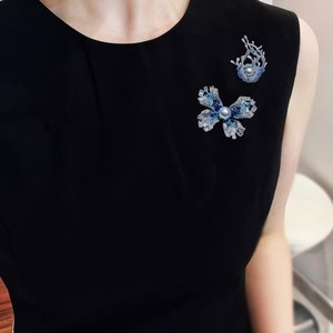 Broche haut de gamme pour femme Ocean Coral, élégante épingle de costume avec perle naturelle et zircon, mode européenne et américaine exquise - Product Image 4