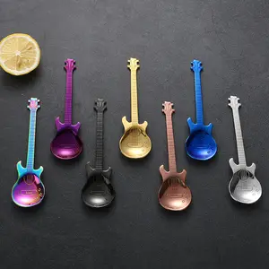 Personalizado colorido de lujo de acero inoxidable creativo de moda guitarra forma té helado postre café cuchara para mezclar