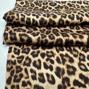 Tessuto Satinato con Stampa Leopardata <span class=keywords><strong>in</strong></span> <span class=keywords><strong>Viscosa</strong></span> Leggera 100GSM per Camicie e Bluse da Donna - Product Image 2