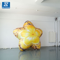 Modèle d'étoile gonflable artistique jaune personnalisé pour décoration publicitaire suspendue en extérieur, idéal pour les événements commerciaux et festivals