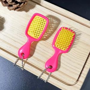 Nuovo Pettine Massaggiante a Nido d'Ape in ABS, Impermeabile UV, Stile Creativo Europeo e Americano, Ciondolo Portachiavi - Product Image 6