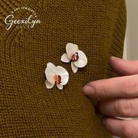 Bros Kecil Bunga Phalaenopsis Lapis Logam Gaya Cina Baru untuk Wanita, Model Bros Korsase untuk Kostum Tradisional dan Sweater