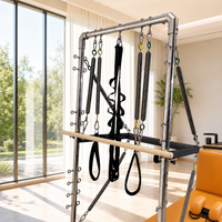 Tour de Pilates Reformer en alliage d'aluminium avec barre de pieds réglable, barre de résistance à ressort et cadre blanc