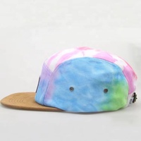 Casquette de camping 5 panneaux personnalisée tie-dye avec logo en patch de cuir, visière plate en daim, sangle en cuir réglable, unisexe, pour l'extérieur