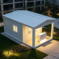 Conteneur modulaire portable transformé en salon de thé moderne de style zen pour les loisirs en plein air dans le jardin