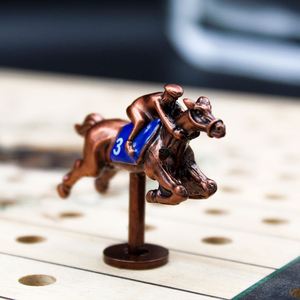 Juego de Ajedrez de Metal Antiguo Vintage de Lujo con Figuras Personalizadas con Logotipo, Regalo de Carreras de Caballos, con Tablero de Juego de Madera - Product Image 1