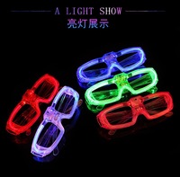 Vente directe d'usine d'accessoires lumineux pour enfants et adultes pour jeux de rôle, articles de fête néon pour soirées sombres, lunettes clignotantes