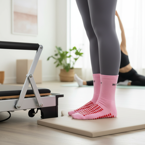 Calcetines de Yoga y Pilates Delgados con Estampado de Cuernos por Transferencia Térmica, de Spandex/Poliéster, con Suela de Silicona Antideslizante y Sin Costuras - Product Image 3
