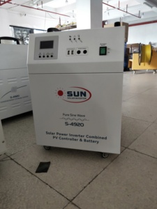 สถานีไฟฟ้าพกพา 2000W พร้อมระบบโซลาร์เซลล์และตัวควบคุมแบตเตอรี่ - Product Image 1
