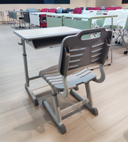 Cómodas mesas y sillas azules de plástico de un solo asiento para niños, juego de escritorio y sillas de entrenamiento para estudiantes de escuela