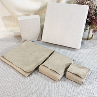 Boîte à bijoux en velours beige haut de gamme faite à la main avec logo personnalisé pour colliers, bracelets, boucles d'oreilles et bagues – Vente en gros