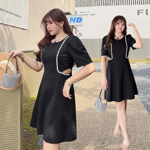Vestido de Noche Negro Runqi N8349 con Cintura Recortada con Cuentas, Cuello Redondo, Color Sólido, Estilo Hepburn para Mujer - Product Image 3
