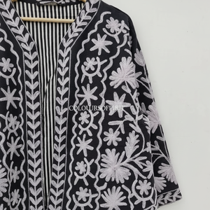 Kimono bordado Suzani de estilo bohemio ecológico transpirable de algodón de tamaño libre con frente abierto para mujer, chaqueta de primavera/invierno hecha a mano - Product Image 1
