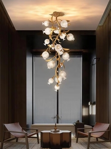 Lámpara de Araña de Vidrio Artístico con Diseño de Ramas de Latón, Estilo Nórdico Moderno y Lujoso para Vestíbulo de Hotel Contemporáneo - Product Image 2