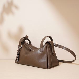 Sac à main en cuir élégant pour femme, idéal pour les voyages d'affaires, le shopping et l'usage quotidien, disponible à la vente auprès d'un fournisseur indien. - Product Image 2