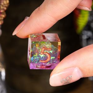 Настраиваемые по цвету кубики D6 из смолы и пластика с ярко-оранжевым блеском и бумагой по краю для игр DND RPG - Product Image 4