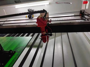 Máquina cortadora y grabadora láser de 130W 1390 con Ruida Control CW5200 Chiller 550W Ventilador Honeycomb y Blade Bed Motorizado Z Axis - Product Image 3